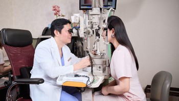 Làm việc với màn hình 10 tiếng/ngày: Đâu là lựa chọn mổ cận phù hợp?