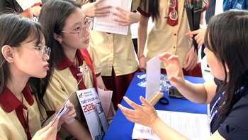 Đại học Kinh tế TP.HCM nhận minh chứng xét tuyển đại học 2026