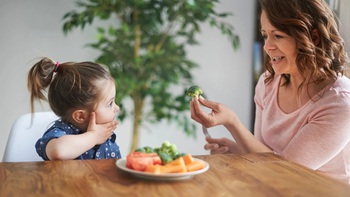 Nghiên cứu mới hé lộ cách giúp trẻ chịu ăn rau