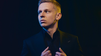 Hậu vệ Zinchenko ‘đá phụ’ eSports, gây sốt mạng xã hội