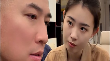 Đang trò chuyện thì bất ngờ lòi ra người thứ ba và cái kết ngã ngửa