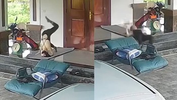 Cô gái té xuống bậc tam cấp khi tập yoga... ngược hướng