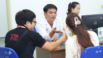 Bé trai tiểu lệch, tiểu khó, có thể là dấu hiệu bệnh lý