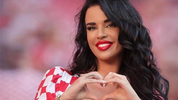 Mỹ nhân World Cup tung nhạc cổ vũ, fan chỉ muốn… tắt tiếng
