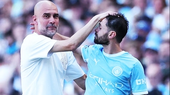 Pep Guardiola nghẹn ngào ở khoảnh khắc chia tay Man City