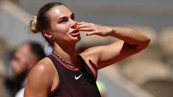 Sabalenka đeo trang sức hơn 76.000 bảng đi đánh Roland Garros
