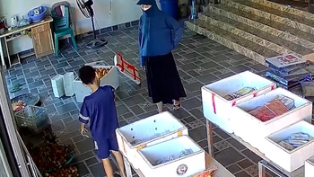 Mẹ hóa thân ninja kiểm tra kỹ năng bán hàng con trai và cái kết cười xỉu