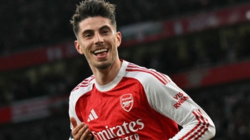 Chờ Arsenal hoàn tất lịch sử