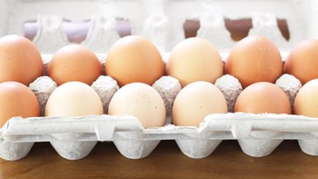 Trứng bị nứt vỏ: Phải vứt bỏ hay ăn?