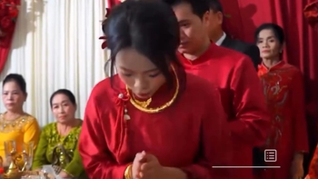 Khoảnh khắc nhầm lẫn cực đáng yêu của cô dâu trong ngày cưới