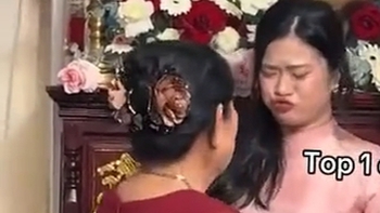 Cô dâu nín khóc tức thì vì mẹ cho quà khủng