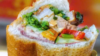 Khách Tây mở 'group tri ân bánh mì', được bao người thích mà top 1?