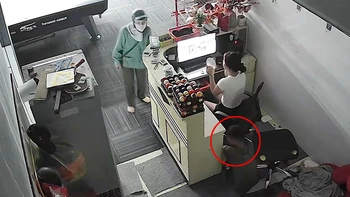 Thanh niên chơi bida trốn chui trốn nhủi khi bị mẹ tìm