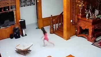 Khi bạn sợ ma nhưng lại bị bắt đi tắt đèn
