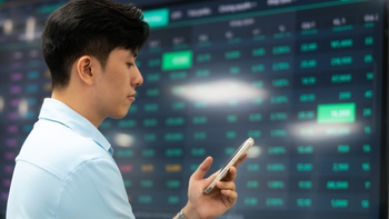Dòng tiền đổ mạnh vào bất động sản, VN-Index tăng hơn 10 điểm