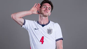 Tuyển Anh chưa đá World Cup đã… cháy nắng
