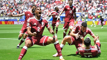 Cầm hòa 'lịch sử' trước Thụy Sĩ, Qatar có điểm số đầu tiên ở World Cup