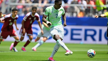 Qatar - Thụy Sĩ (hiệp 1):  Embolo mở tỉ số từ quả penalty, đại diện Tây Á chống đỡ vất vả