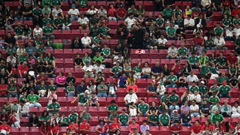 Vì sao khán đài ở World Cup trống vắng?