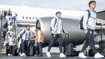 Uruguay vất vả trước trận ra quân World Cup vì FIFA quên thủ tục bay