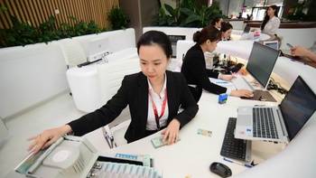 Vì sao nhà đầu tư chứng khoán theo dõi sát lãi suất liên ngân hàng?