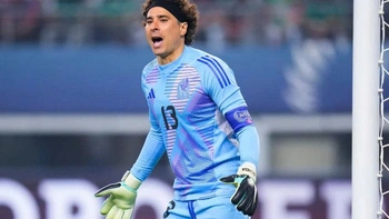 Ochoa dự 6 World Cup nhưng không được huy hiệu Legacy như Messi