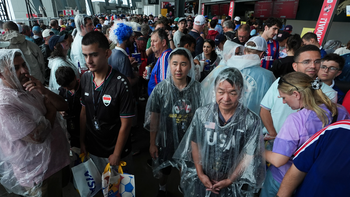 Dông sét làm gián đoạn trận Pháp - Iraq ở World Cup 2026