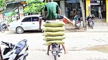 Nam thanh niên bật nhảy như Người Nhện