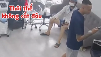 Anh thợ cắt tóc xử lý khéo léo khi bị chê giá đắt