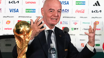 Chủ tịch FIFA gây tranh luận vì… bay quá nhiều ở World Cup 2026