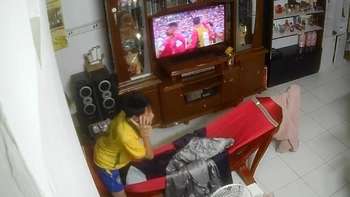 Bé trai lấy điện thoại gọi Messi và Mbappe khi Ronaldo ghi bàn