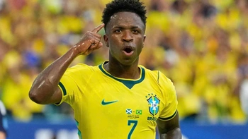 Vinicius đòi quà HLV Ancelotti vì ghi bàn bằng đầu tại World Cup 2026