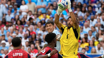 Thủ môn Vozinha của Cape Verde bất ngờ 'đắt hàng' sau World Cup