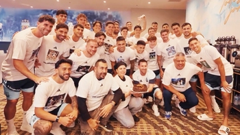 Messi nhận quà đặc biệt từ đồng đội, đón sinh nhật tuổi 39 ở World Cup