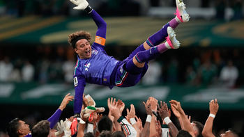 85.000 CĐV tri ân thủ môn huyền thoại Ochoa tại World Cup