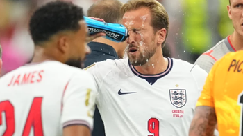 Chuyên gia cảnh báo: Nghỉ uống nước ở World Cup có thể tăng nguy cơ chấn thương