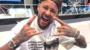 Tạm nghỉ World Cup, Neymar đi mua đồng hồ nạm kim cương