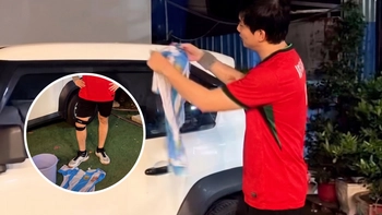 Lau xe bằng áo Messi để nịnh Ronaldo, ca sĩ Tim nhận 'thẻ đỏ' của dân tình
