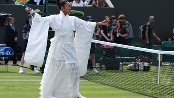 Naomi Osaka diện kimono trắng gây sốt ở Wimbledon 2026