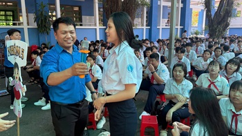 Giúp học sinh định hướng nghề nghiệp tương lai