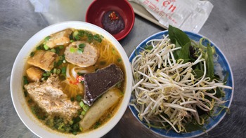 Có gì trong tô bún riêu Yến được Michelin vinh danh?