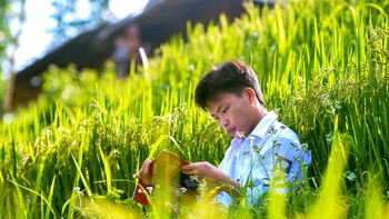 Từ phụ hồ đến phòng thi: kỳ thi cuộc đời của Cứ A Dà
