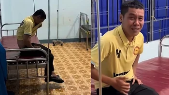 Chồng ôm mặt khóc khi vợ vào phòng sinh