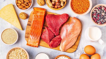 Bữa sáng nên ăn thịt hay trái cây?