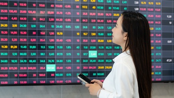 Chứng khoán tuần mới: Dòng tiền không mạnh, chuyên gia khuyên cẩn trọng trong giải ngân