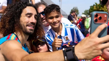 Marc Cucurella lại bày trò trước World Cup 226