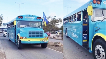 Tuyển Curacao gây sốt khi đi đá giao hữu World Cup bằng xe buýt học sinh cũ