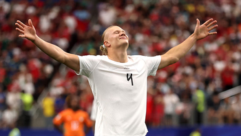 Haaland khiêm tốn, CĐV Brazil nói: 'Đừng hòng đánh lừa chúng tôi'