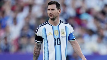 Vì sao Messi đeo băng đen trong trận tứ kết World Cup 2026?