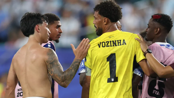 Áo thủ môn Vozinha bán được giá hơn cả áo của Neuer